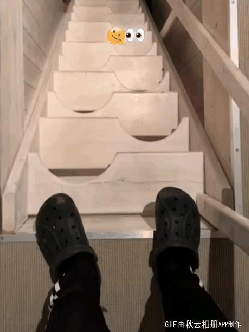 完美解决了先踏左脚还是右脚的问题[捂脸哭]