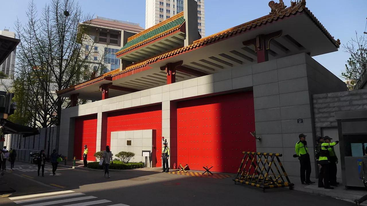 外交部严肃定性，不许韩国玩火，中方人员全撤离，韩方望此事翻篇一场画展，硬