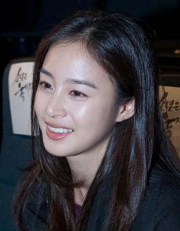 金泰熙采访这段真的看得人好憋屈啊。原来就算美成那样、有钱有才华，也逃不过“丧偶