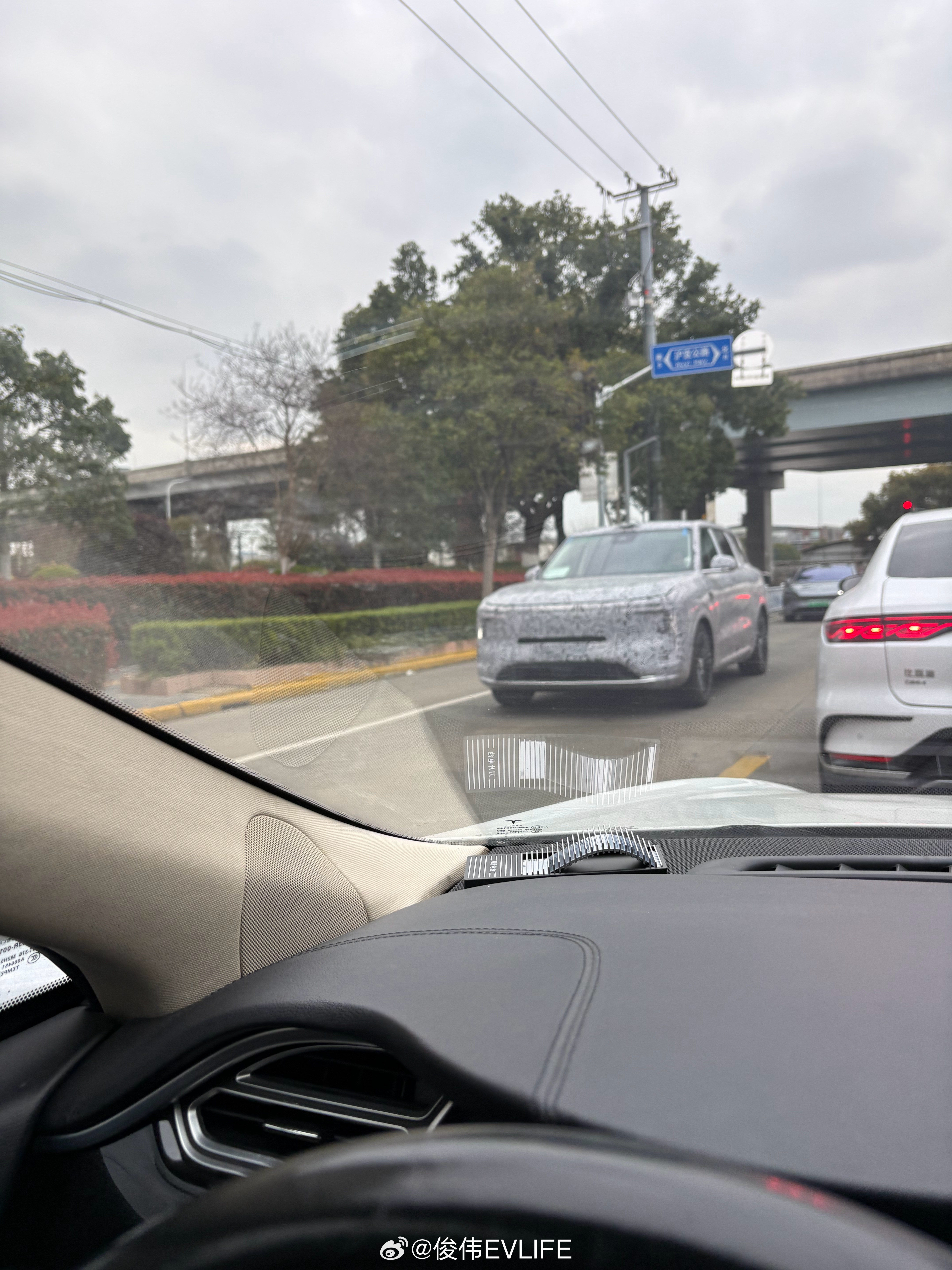 这车为啥还要伪装