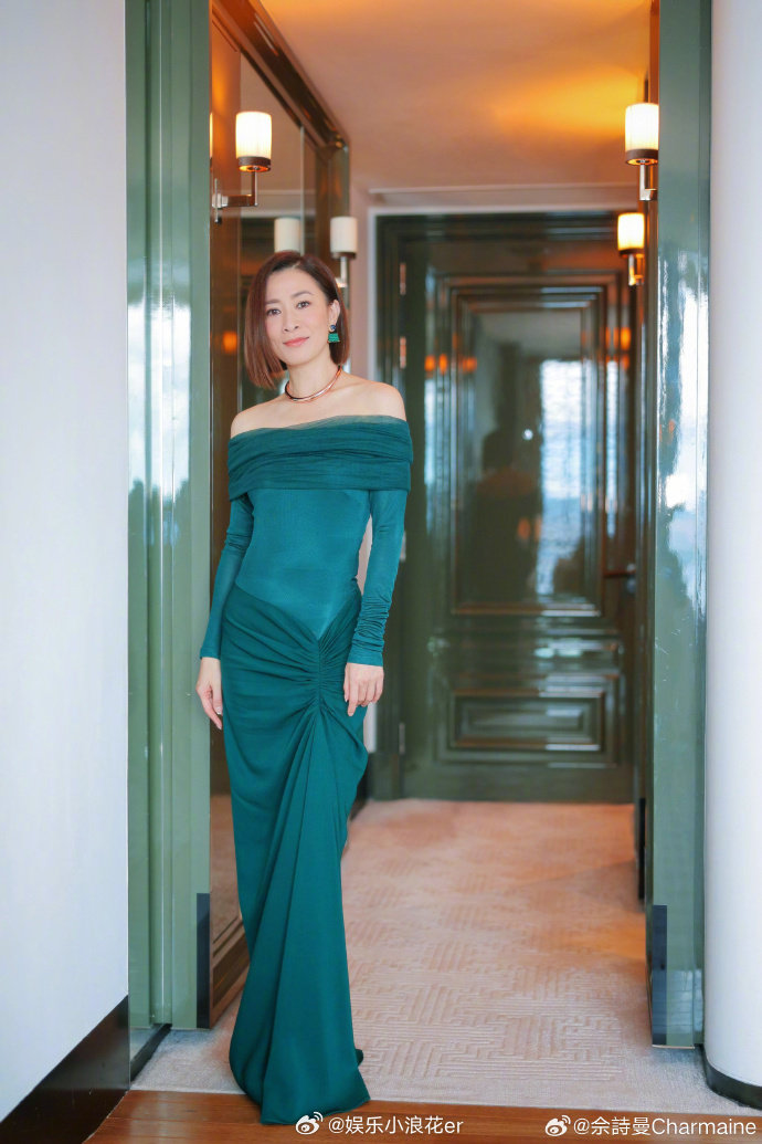 佘诗曼被叫老婆的反应让佘诗曼穿绿色的人真是个天才高喊老婆，曼姐：“我在，小浪