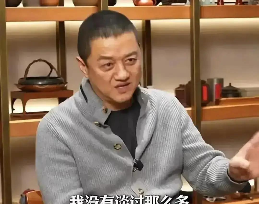 19岁差婚姻，三年散搬出大别墅那天，海哈金喜没掉泪，只把女儿的小木马塞进纸