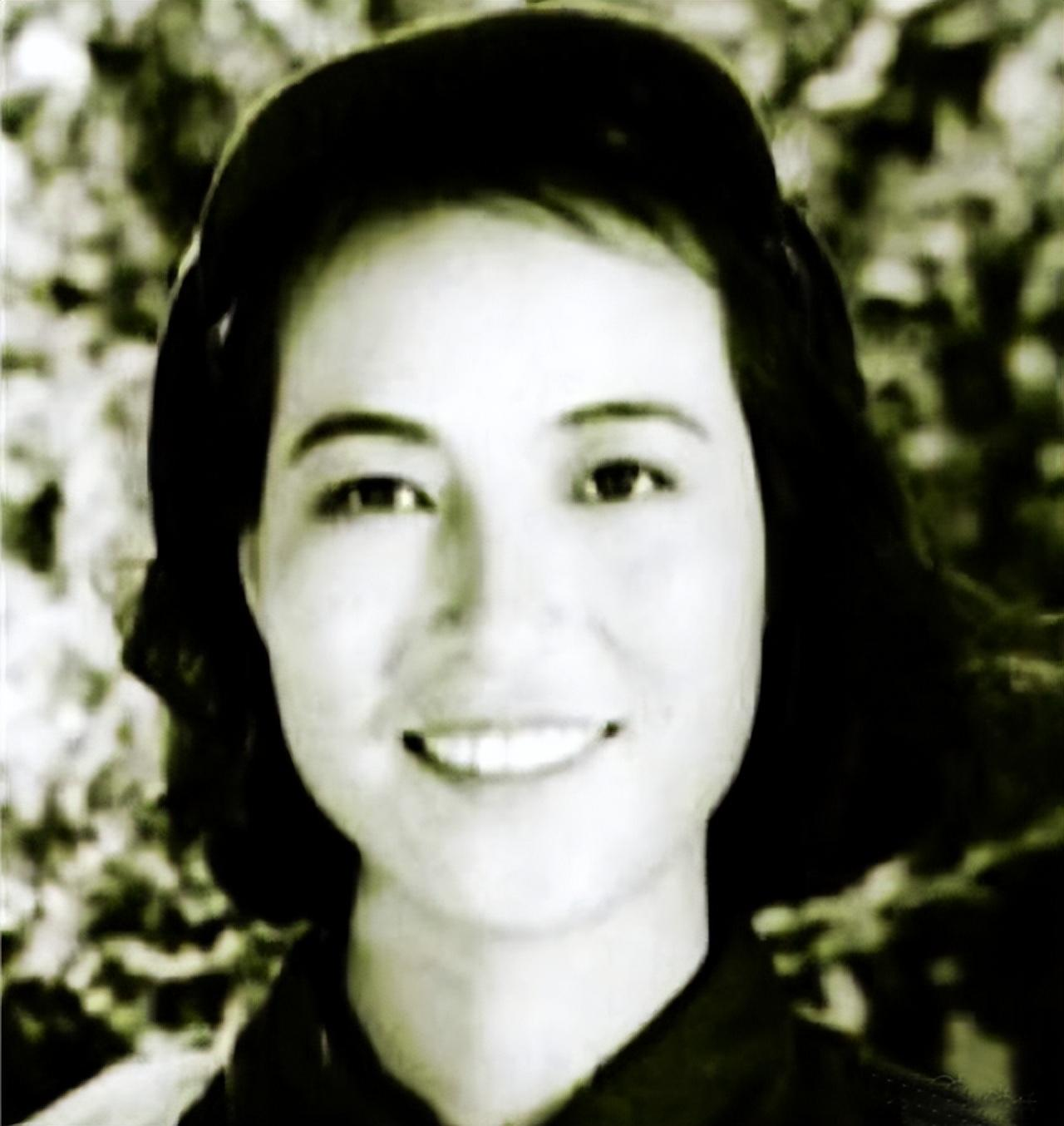 1935年，15岁逃婚成上海名媛，转身赴延安演抗日剧，成延安第一美女，让美国医生