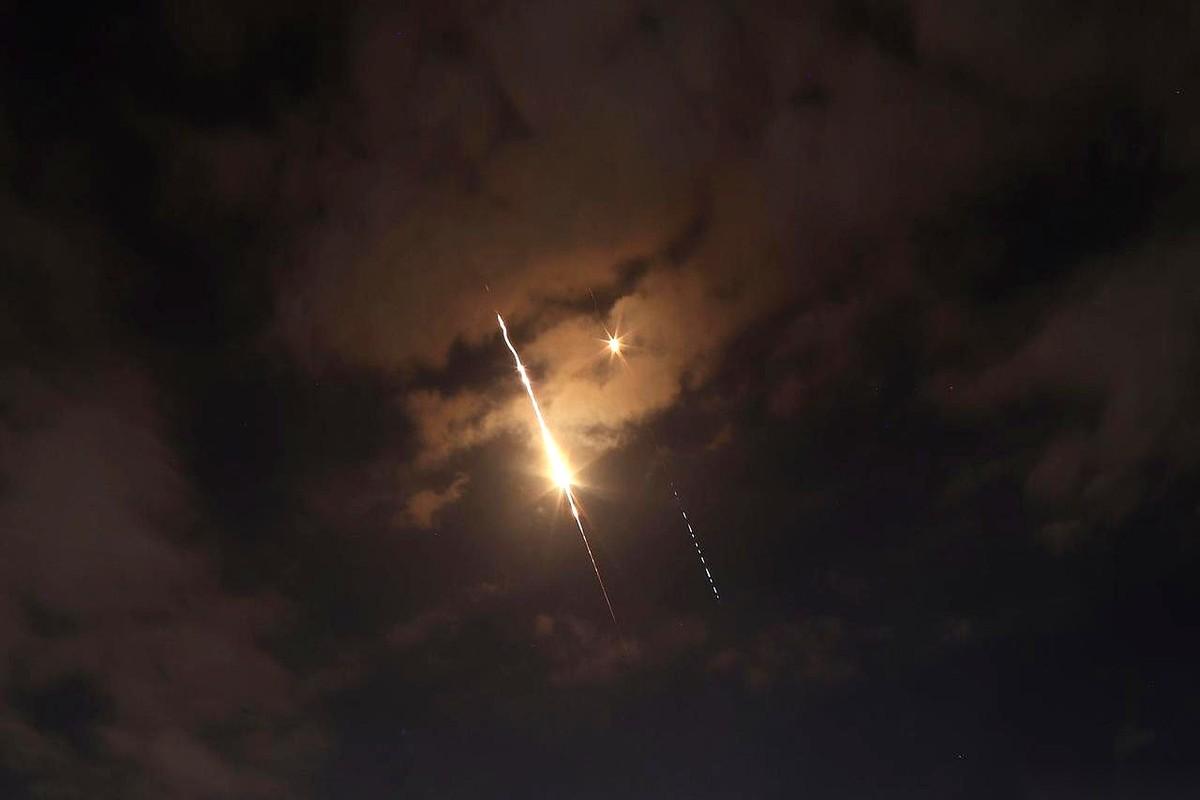 搞半天，铁打的汉子，也有喊疼的一天。以色列那边，死伤快5000人了。一个总人口