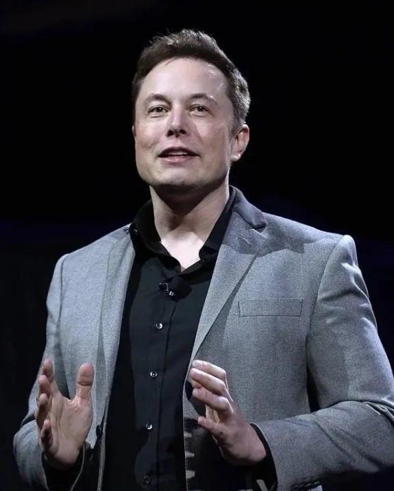 就像身高一样，名人家族，更容易出现名人。马斯克作为成功人士，除了了自身的才华和