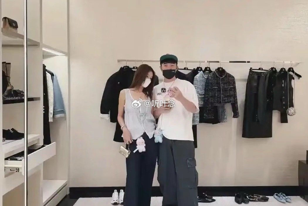 陈赫和张子萱在香奈儿试衣被偶遇，陈赫瘦身成功重获颜值，张子萱依然娇小甜美！​​