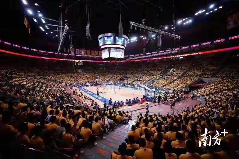 在刚刚落下帷幕的第二届CBA俱乐部杯赛冠军争夺战中,卫冕冠军上海久事男篮以