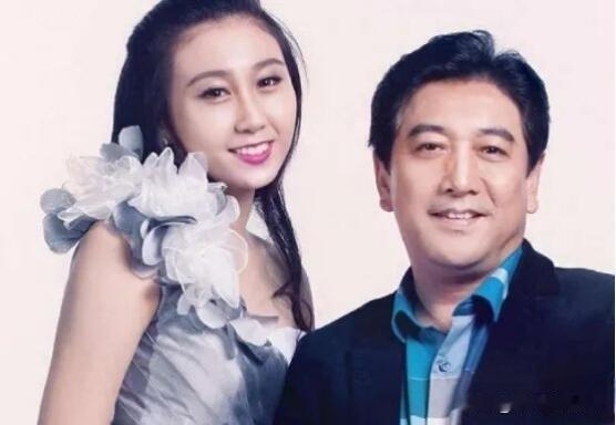 11月30日，水均益女儿水亦诗更新vlog，并配文“上午带娃，下午开趴。”因