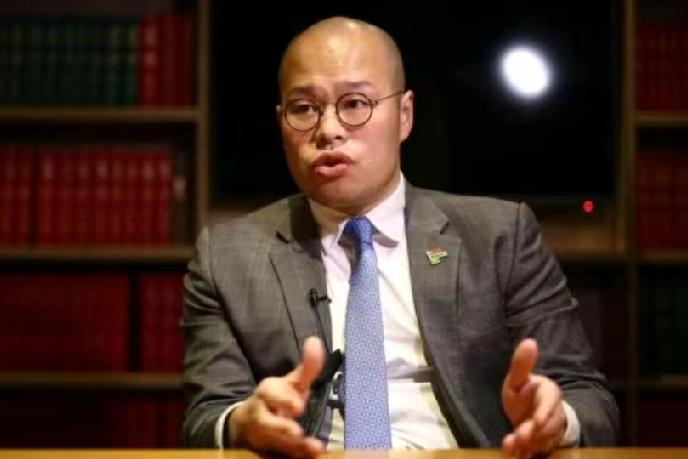 昨天，黎智英的儿子黎崇恩在伦敦对媒体说:“我希望英国政府能‘做得更多’，以争取年