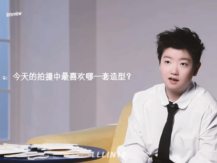 “经典问题”：更喜欢哪套造型???莎莎瞬间瞪大双眼，表情写满“这题我没复习”的呆