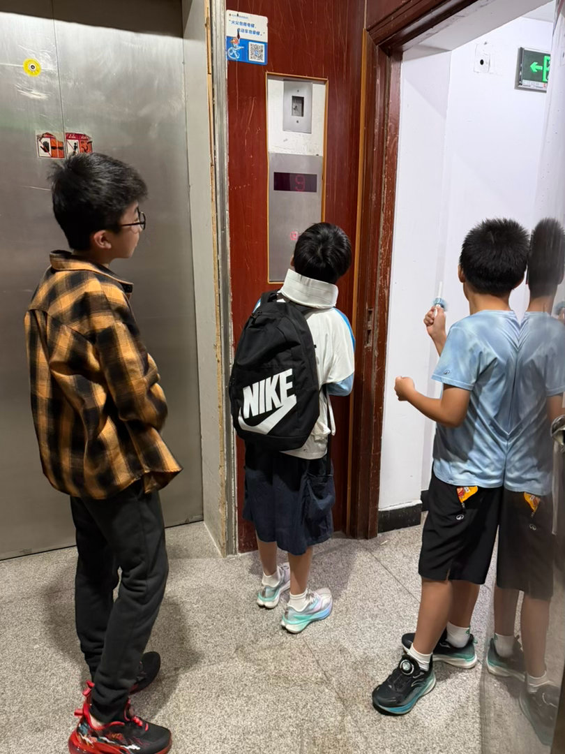 浙江高考卷出天际了。下图是高考全国一卷，十一省600分以上人数排名。浙江占比13