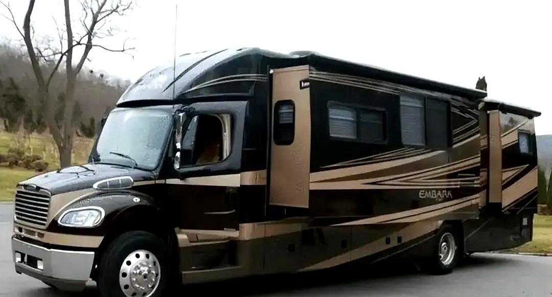 好家伙，成龙大哥又被扒了！两块表，三千万！这还只是冰山一角。私人飞机2个