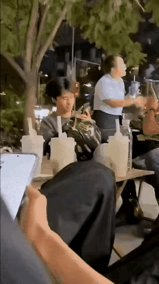 男人不该打女人，正当防卫除外。