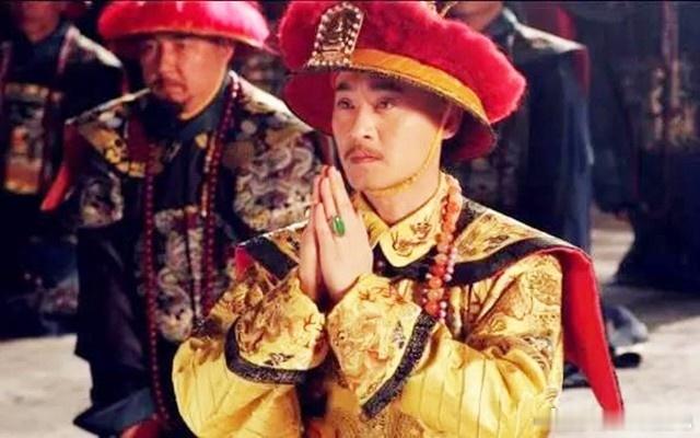 嘉庆帝为人小气，与赏罚分明的乾隆帝形成鲜明对比。镇压白莲教起义的头号功臣额勒登保