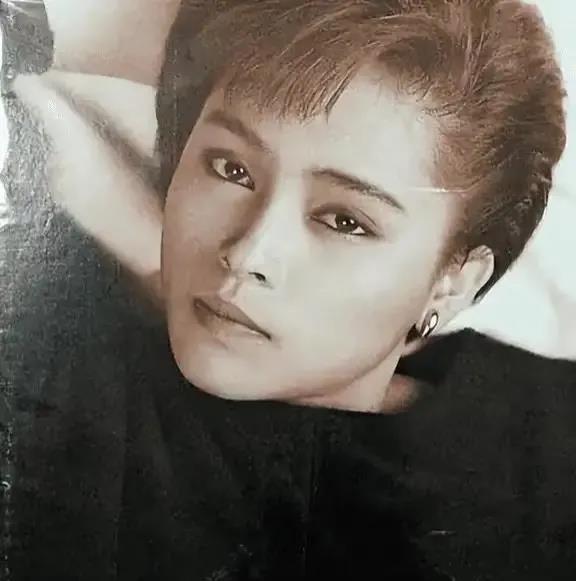 说白了，黄安记千百惠一辈子，不是因为多轰轰烈烈，而是当年一句“就你了”，让他