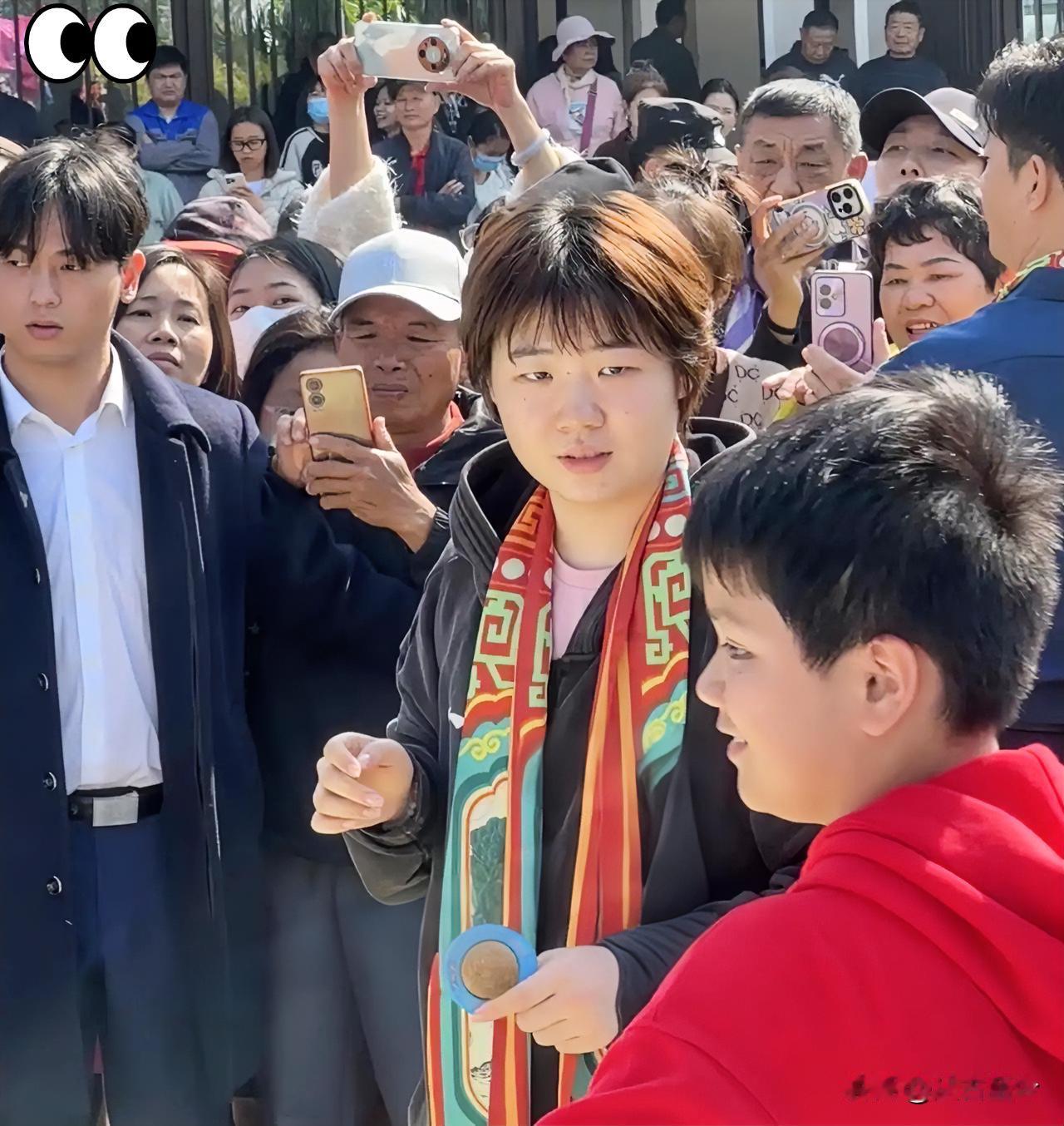 🔥笑不活了！国乒海南活动名场面来袭，蒯曼当场懵圈直呼离谱！