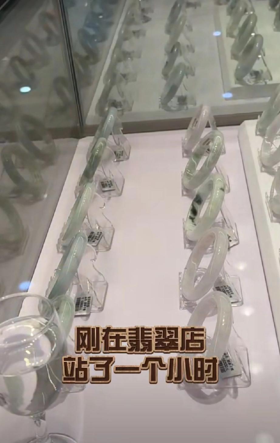 旅游团购物点“小剧场”围猎，谁在为游客的“购物劫”买单？“这翡翠跟您家孙子的