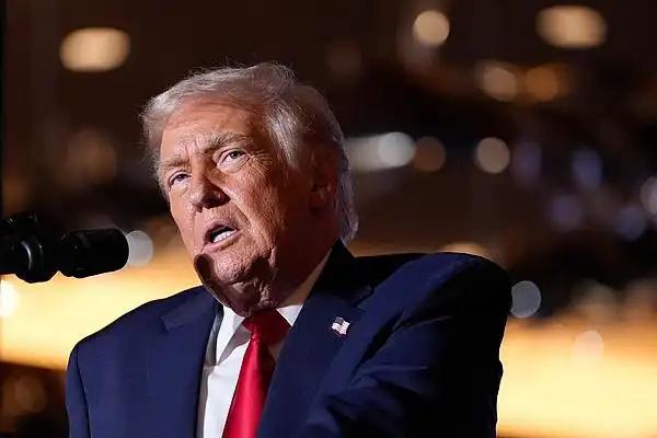 特朗普回应美联储降息：幅度太小了。当地时间10日，美联储宣布联邦基金利率目标区间