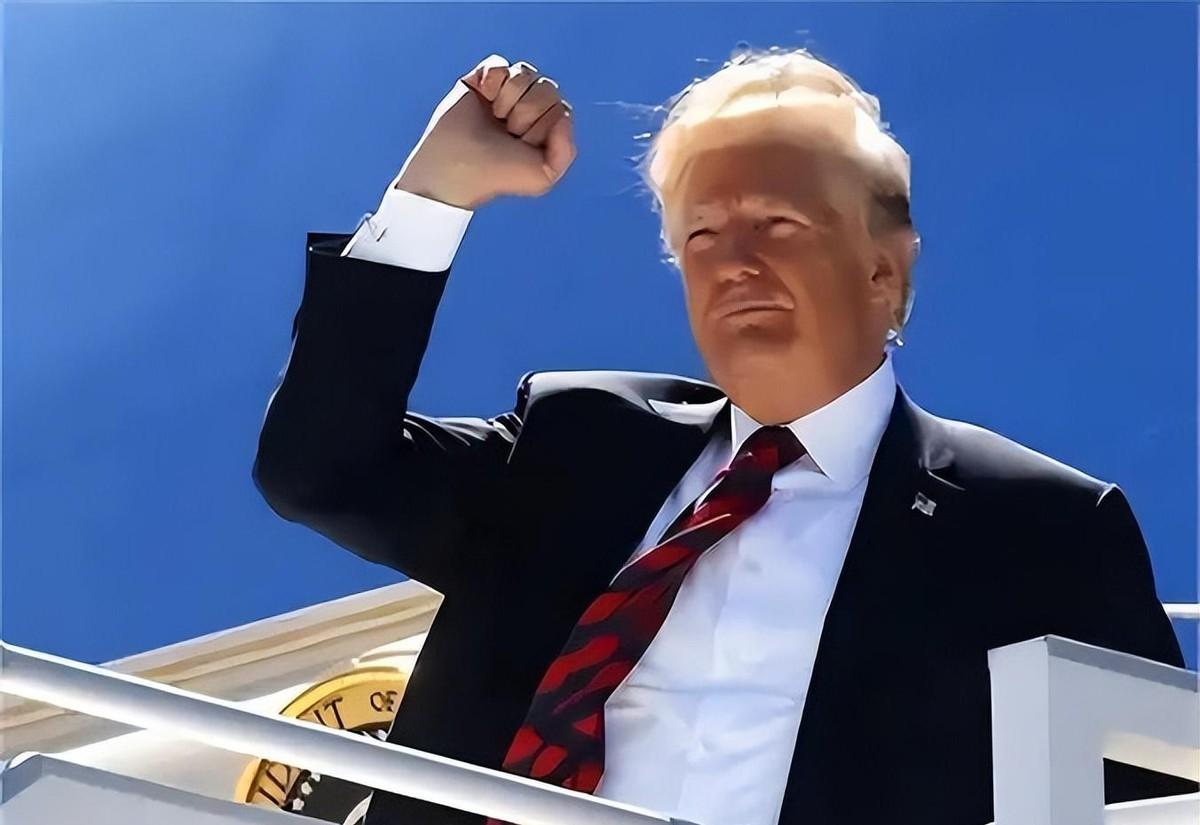 几十年来，华尔街死死捂着一个发财密码：大炮一响，黄金万两，闭着眼买美债准没错。