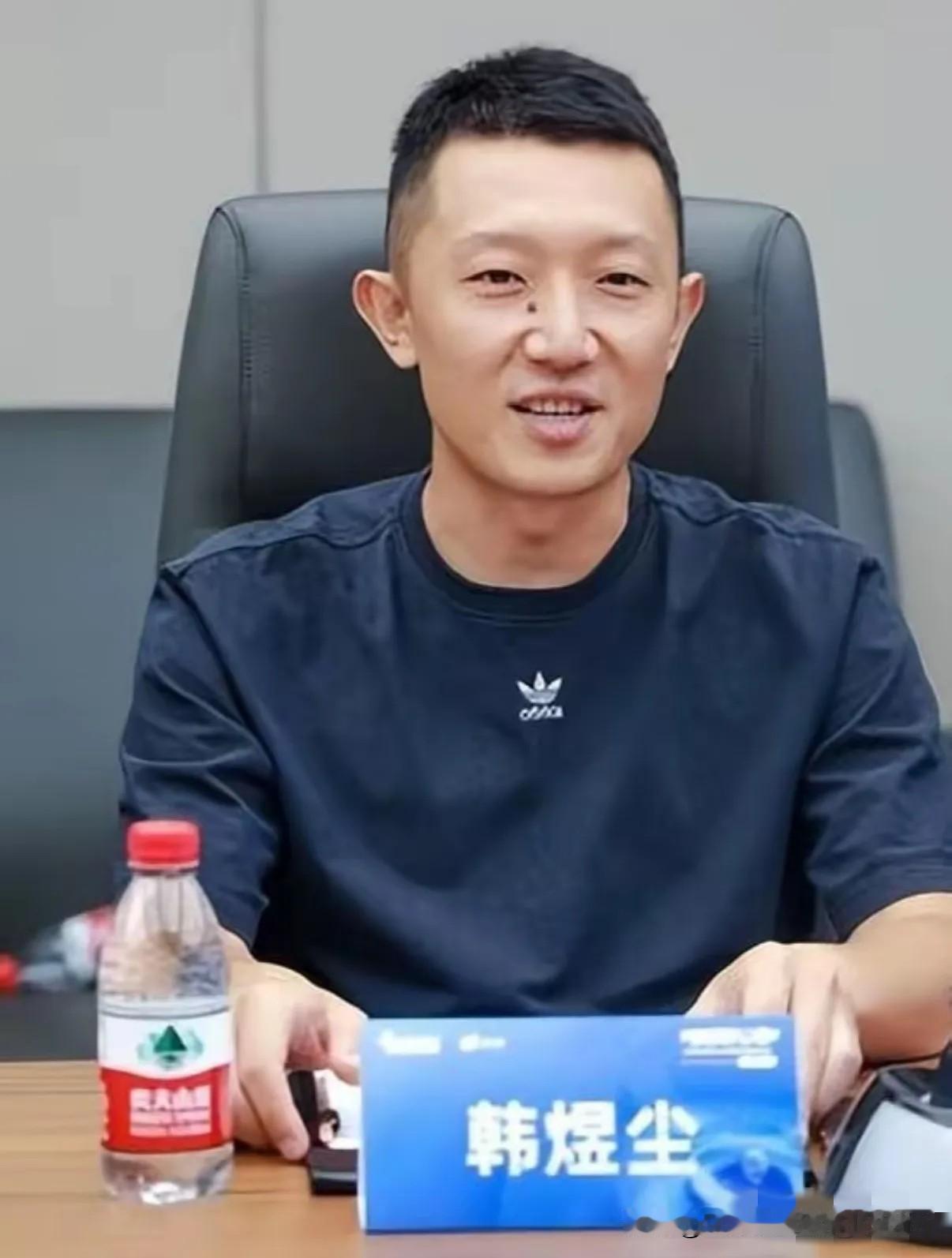 韩煜尘今年都40多岁了，朱倩才刚满30岁，很多人都好奇朱倩到底看上他什么了？