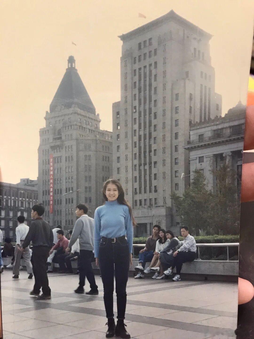 在曾经那个无滤镜无美颜的年代，妈妈们的颜值是真的能打！你们一起来感受下：