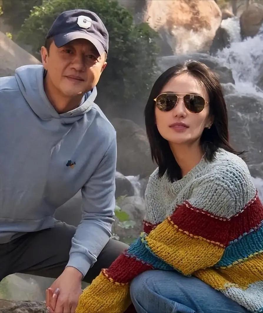 或许海哈金喜现在已经后悔了她万万没想到李亚鹏离婚后首次直播带货取得了巨大的