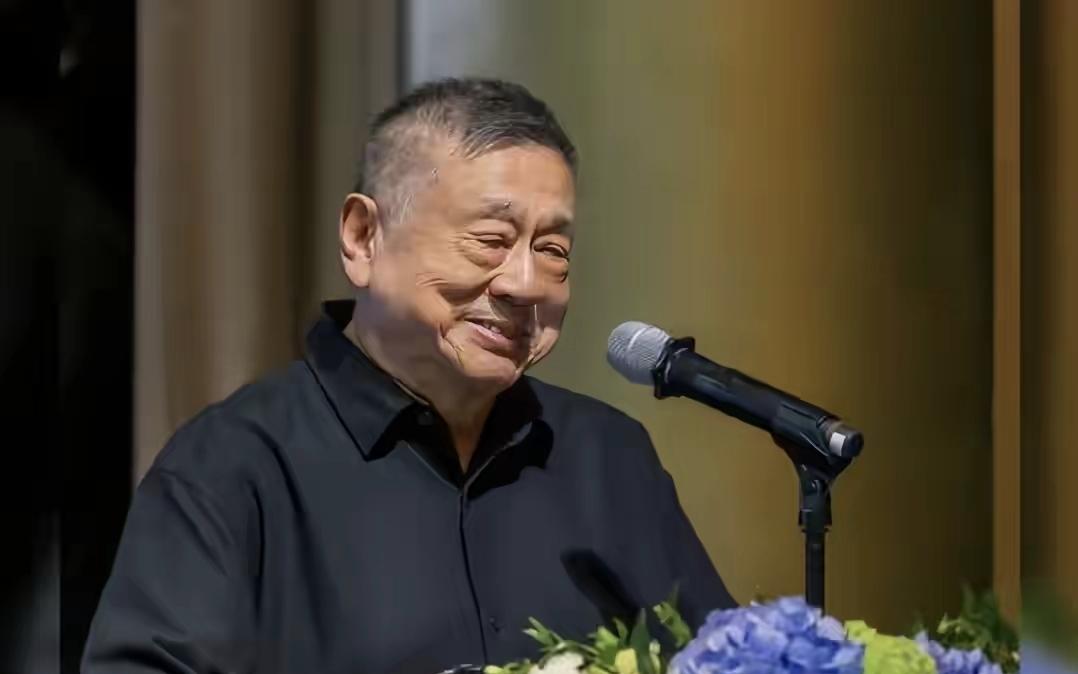 施苏拯对于徐克跟施南生离婚这件事情，其实也是接受的，并不恨妹夫始乱终弃呢，不然