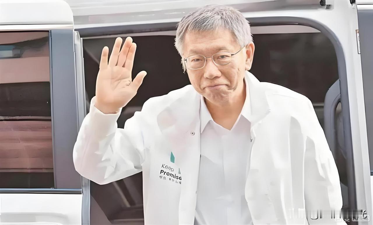 秤砣博弈：民众党的机遇与致命陷阱台湾政坛蓝绿票数咬得死死的，民众党就靠着8