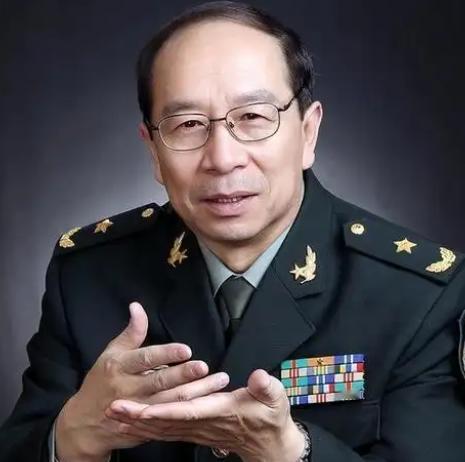 如果把中国的三峡大坝炸了，中国会怎么办？美国记者向金一南提出了这么一个问题，金一