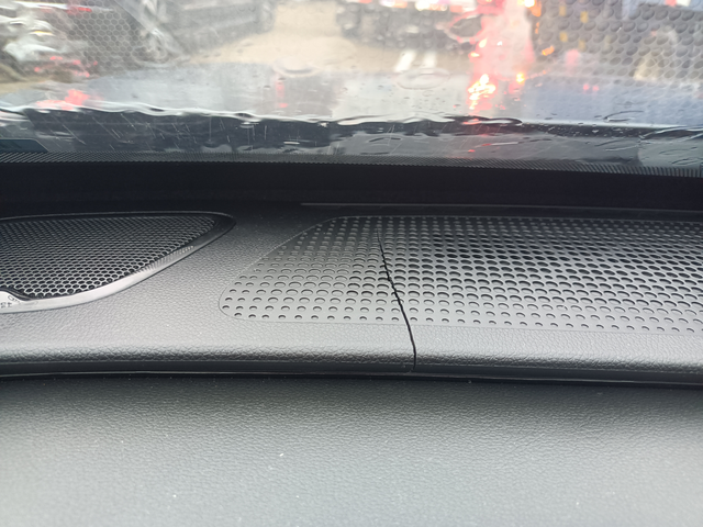 小鹏买了之后可以退吗用车半年后，中控发裂，导航程序错乱，车窗漏风，密封性超级差