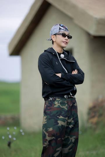 何美延这也太矫情了，就因为厕所门口发现了青蛙，把粱淞指使的团团转，多次帮她探路，