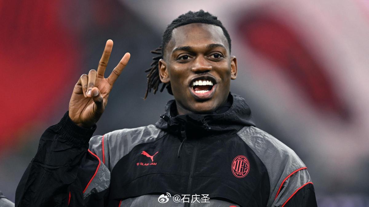 【外网评论怒赞莱奥】第一，根据德转数据来统计，莱奥是米兰队史效率第十的球员，数据