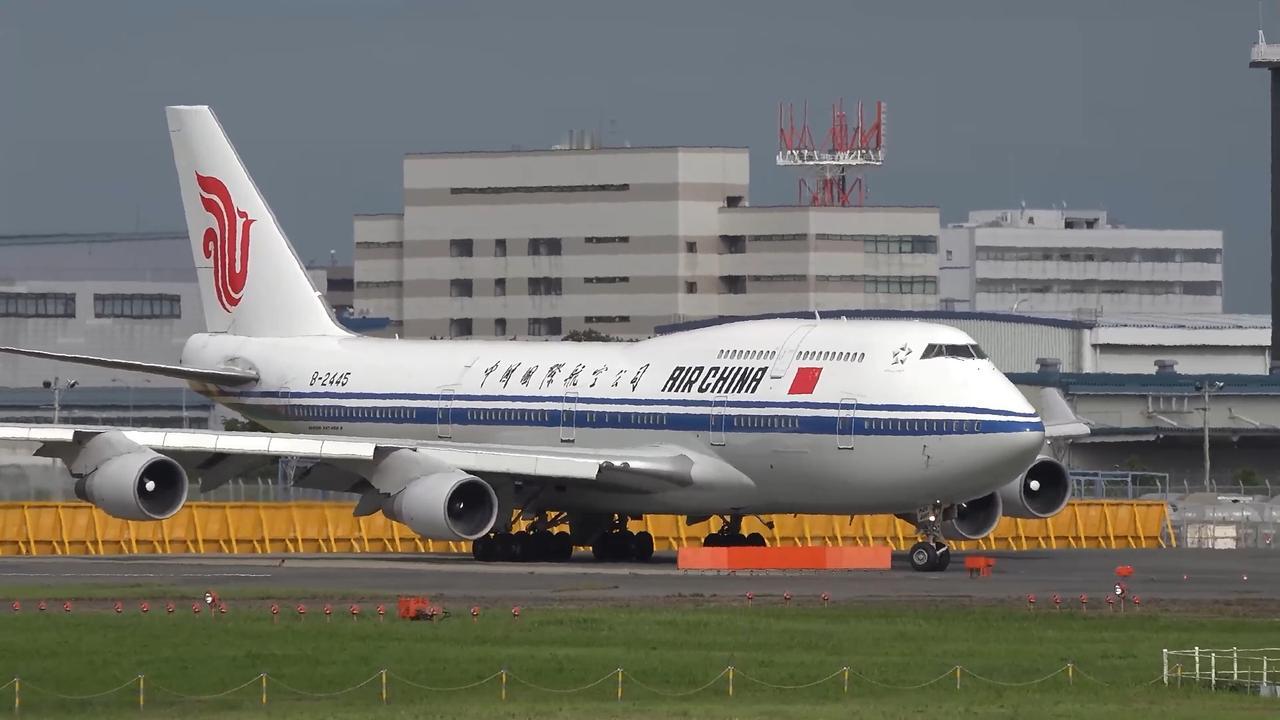 虽然中美分歧很多,但有一点是一致的,就是出访的专机都是波音747,波音747有四