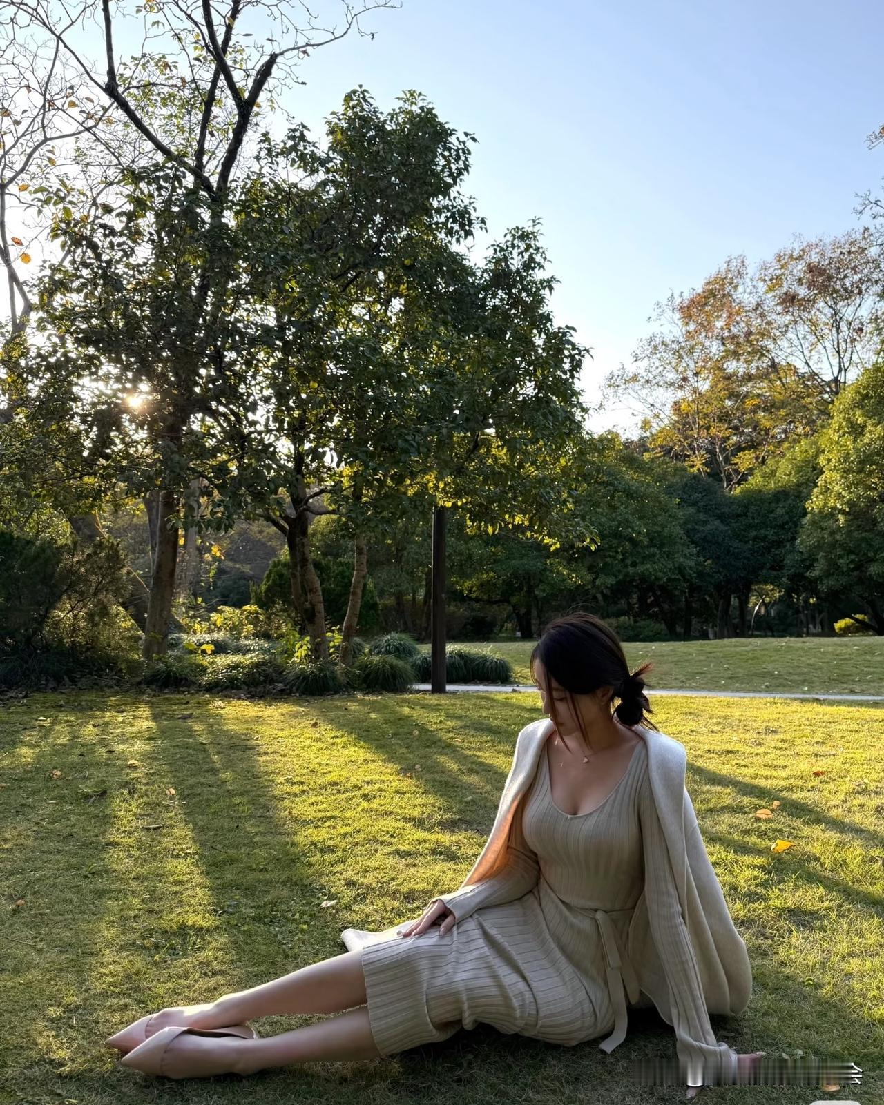 绿草如茵公园摆拍秋日公园美景公园秋日公园公园意境美公园风光公园赏花草