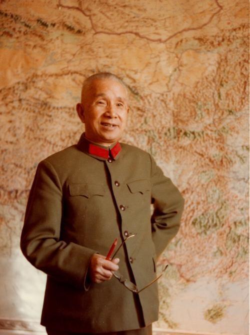1959年王必成带头批判粟裕，会后贺龙感叹：王必成可深信、可深交“1959年7