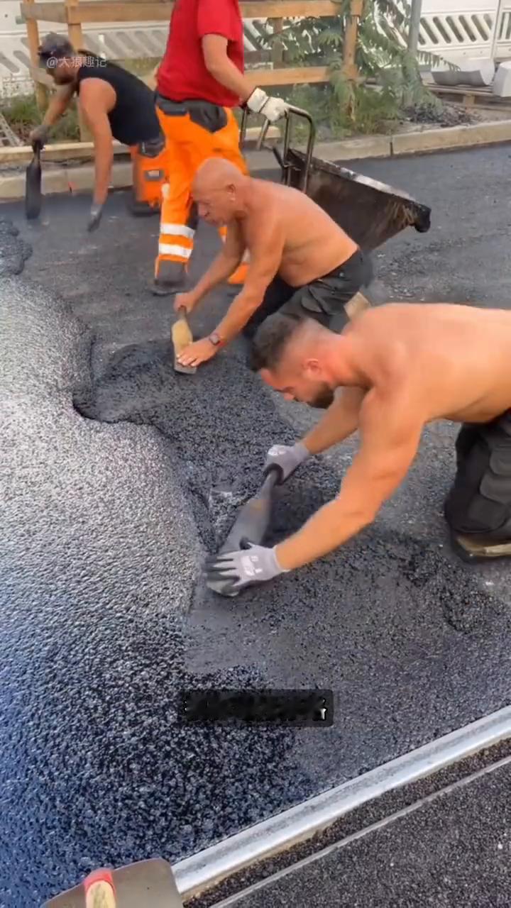 发光路面秘密。大狼趣记。这就是为什么澳洲夜间没有交通事故。很多地方修路只铺一