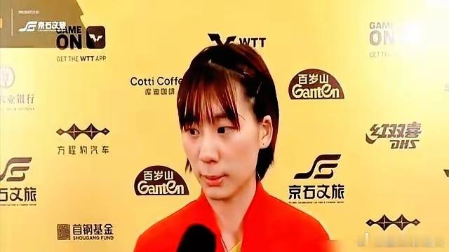 “是不是队友让球？”话筒怼到脸上的那一刻，空气都冻住了。​陈熠连眼皮都没抬，甩出一句，比赛就是比赛，