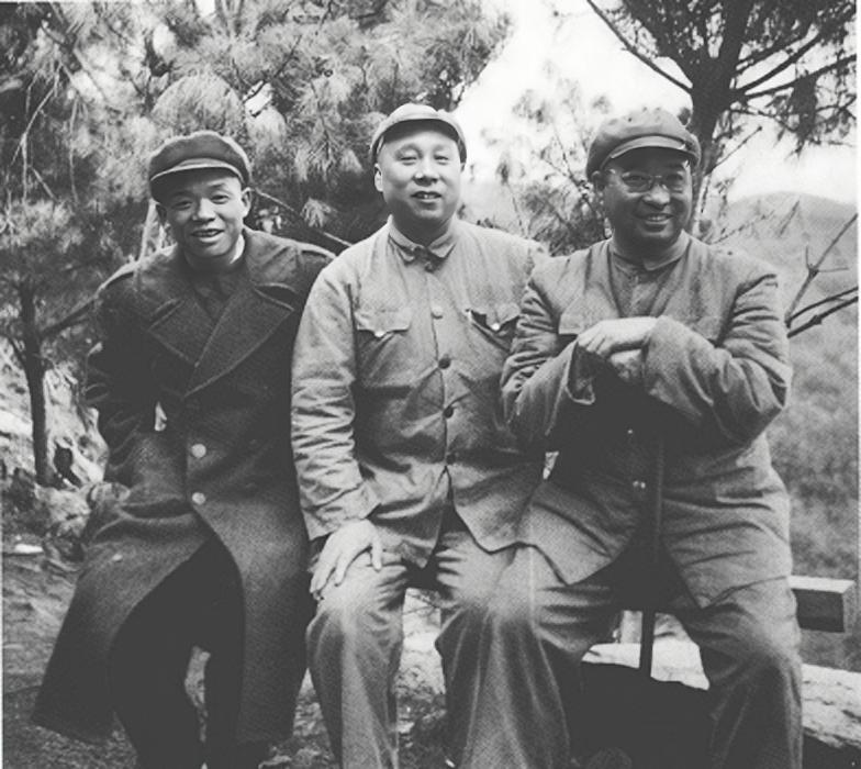 1951年6月，志愿军又任命两人为副司令员，一位是陈赓，另一位是宋时轮，他们都是