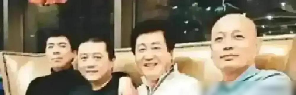 1997年庆功宴，王朔把刚签好的分红支票当场撕碎，转身就走。这在当年可是轰动