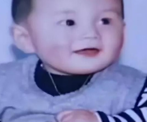 004年，辽宁一位男孩出生后，竟然三年都不会说话，父母求医无数，却始终不见好转。