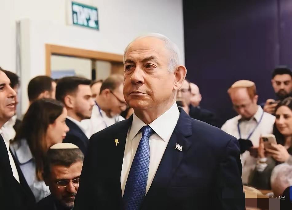 历史的剧本往往比小说更离奇。​今天，内塔尼亚胡正式出庭。受贿、腐败、诈骗，三项