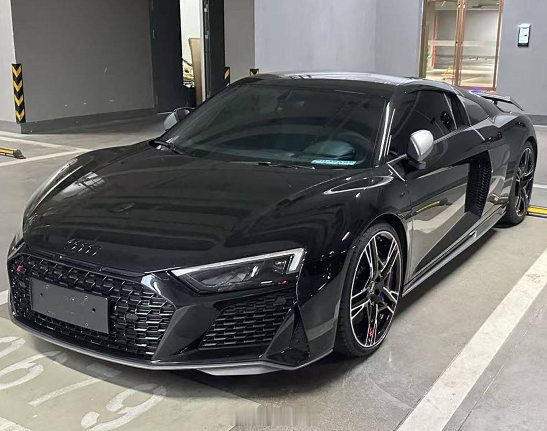 奥迪R8Performance2022年12月上牌，目前行驶里程6300公