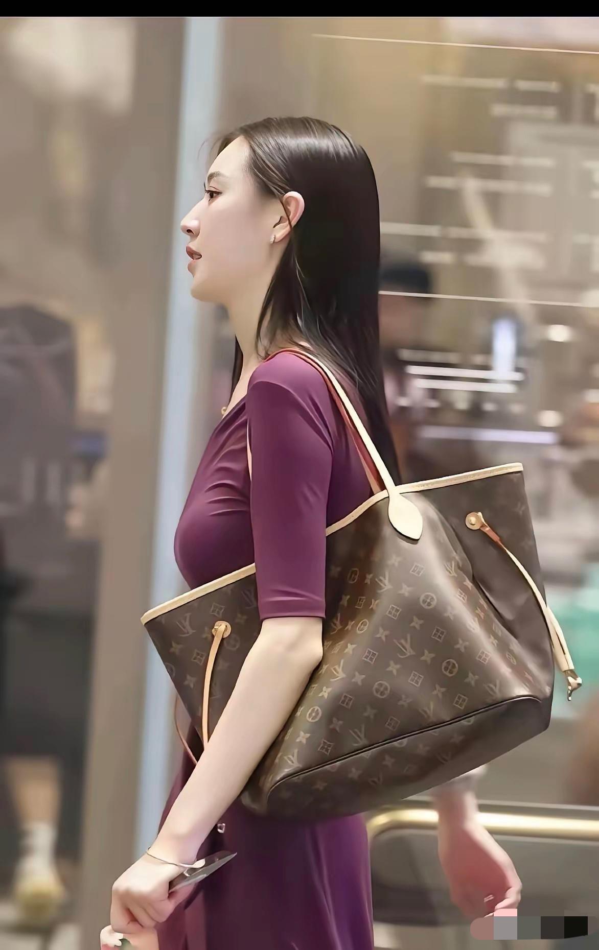 人好看，包的确也不错。难怪女人都喜欢
