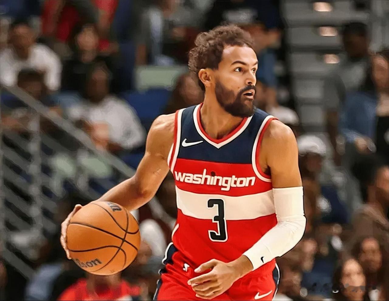 奇才超级后卫特雷杨真是太坑了！今日NBA季前赛，奇才对阵鹈鹕。特雷‑杨上半场