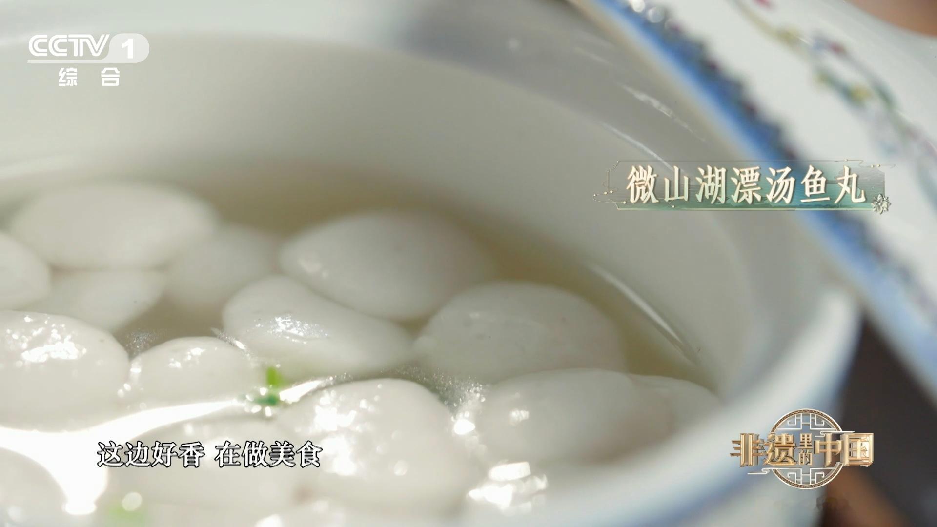 山东人把鱼鳞做成薯片口感山东全鱼宴鱼鳞也是道菜第一次听说鱼鳞能吃，成品薄薄一片