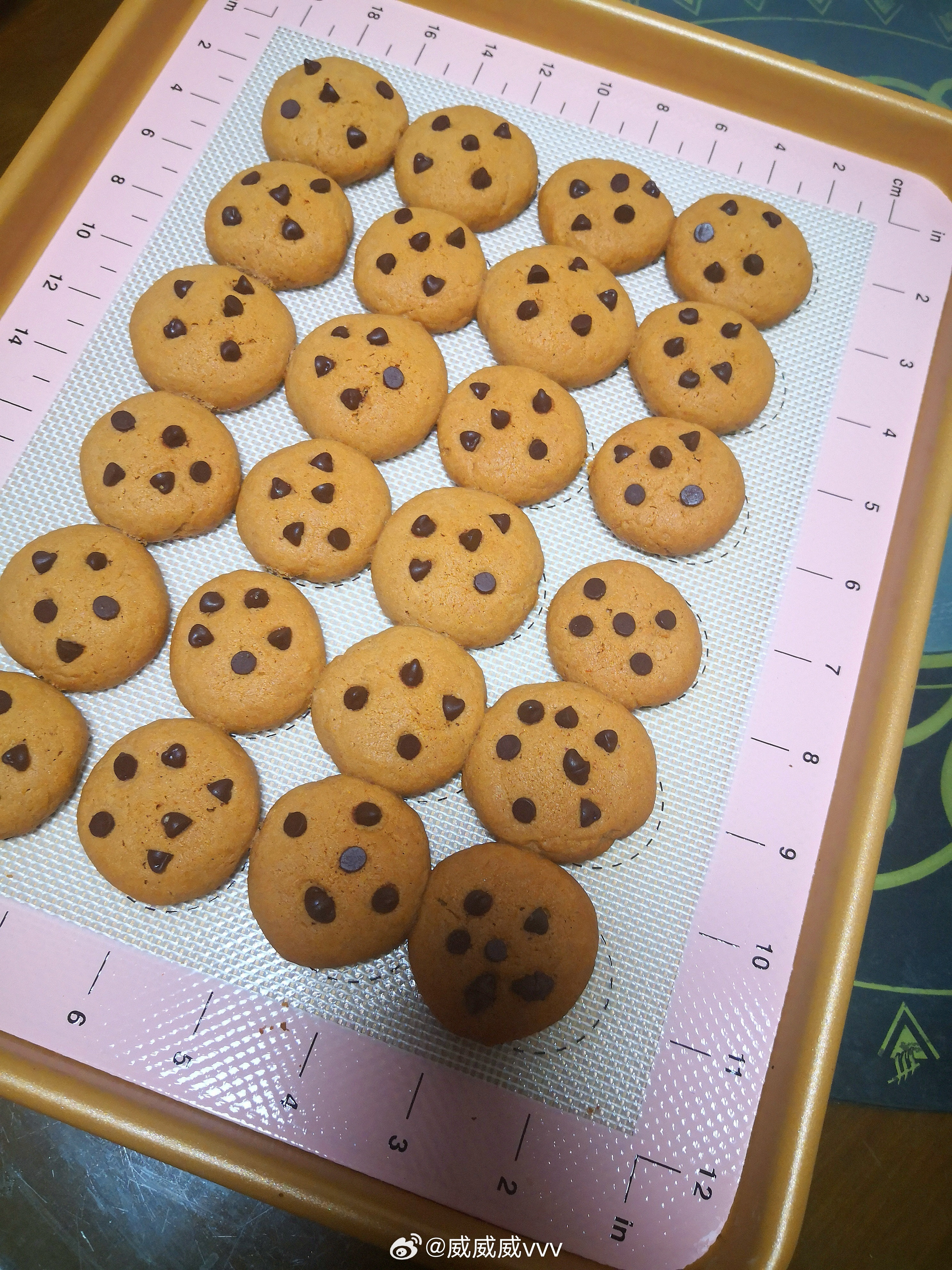 不要怕踏空，成交量一直上不去。六点送完客人回家烘焙个巧克力小饼干。明天开始就不做