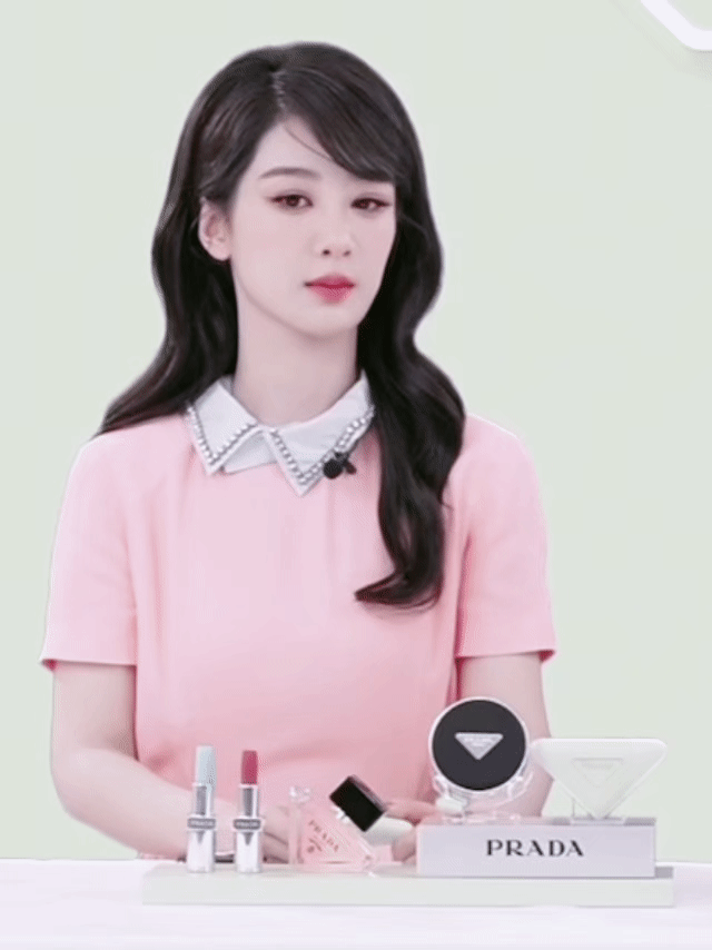 杨紫直播造型最近🍇造型简直开挂了，每次活动都有被美到​​​