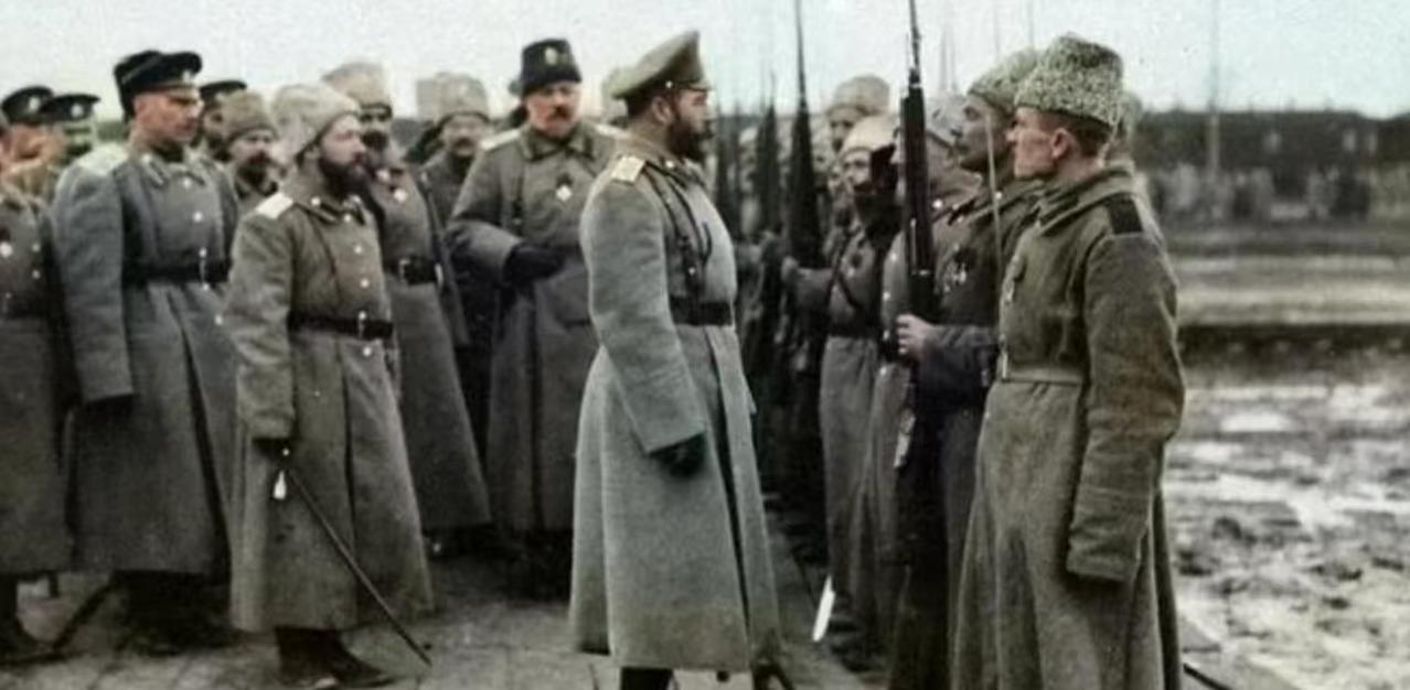 在1914-1918年间的那场世界大战当中，沙俄由于军工产能有限，军队缺乏步枪等