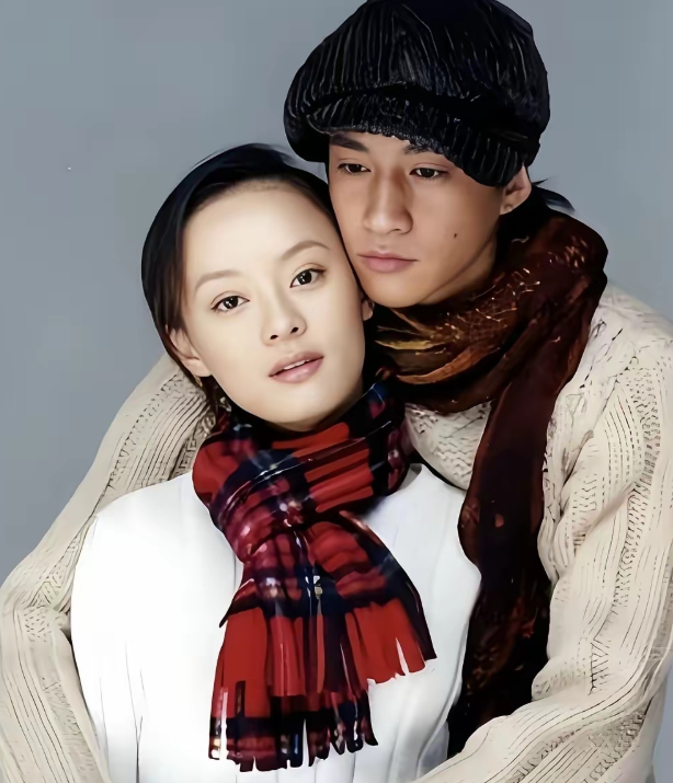 最近演员何润东的名字因为年轻观众的一句弹幕，重新回到了话题中心在一部热播古装