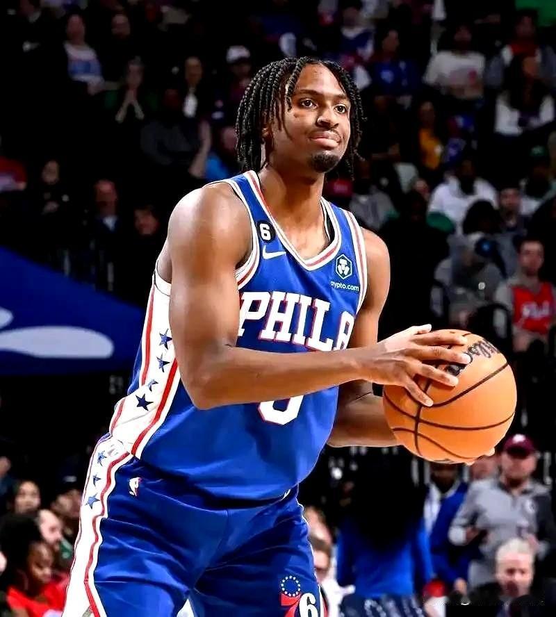 看着马克西这十场的数据单，我心里其实挺酸的。大帝不在，这孩子是真拿命在扛啊！